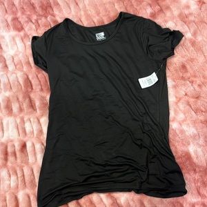 32 degree cool black t shirt. Women’s size L.